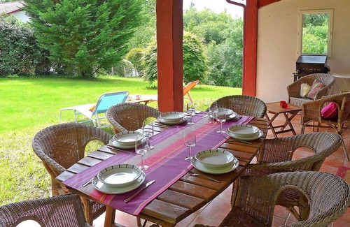 Saint-Pee-sur-Nivelle House | Wonderful private villa for 6 guests with WIFI, TV, terrace, pets allowed and parking