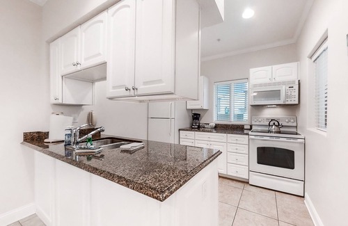 Fernandina Beach Condo | Wonderful Home Close to Beach w/Shared Pool, Free WiFi, Central AC, W/D