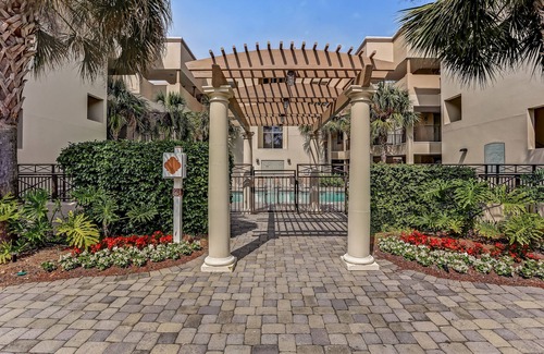 Fernandina Beach Condo | Wonderful Home Close to Beach w/Shared Pool, Free WiFi, Central AC, W/D