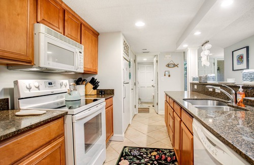 Fernandina Beach House | Wonderful Home Close to Everything w/Shared Pool, Free WiFi, Central AC