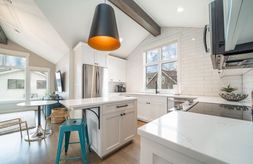 Market House | Wonderful Kirkland Guest House near the beach!