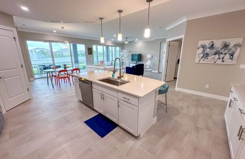 Naples Condo | Wonderful Lakeview Condo Minutes from Marco Island