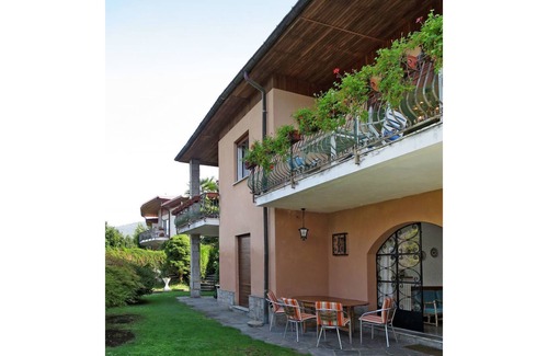 Porto Valtravaglia House | Wonderful private villa for 9 people with WIFI, private pool, TV, terrace and parking