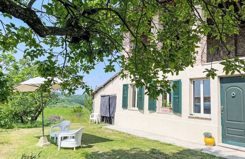 San Damiano dʼAsti House | Wonderful private villa for 2 people with WIFI, A/C, TV, patio, pets allowed and panoramic view