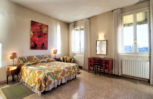 Dorsoduro Apartment | WONDERFUL-PANORAMIC-CANAL-VIEW 4pax Wi-Fi aircond