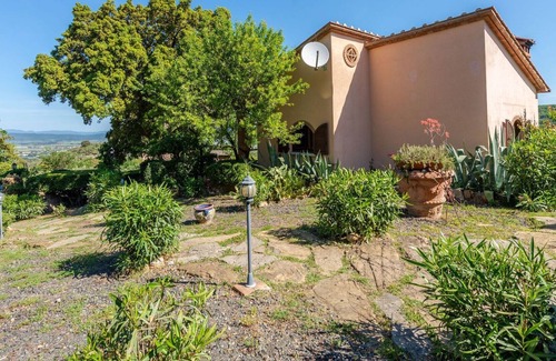 Scarlino Villa | Wonderful private villa for 4 people with WIFI, TV, terrace, pets allowed and parking