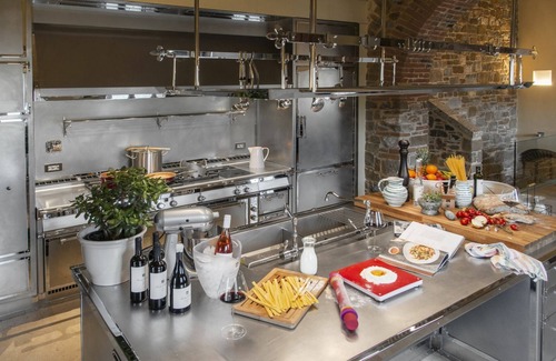 Radda in Chianti Villa | Wonderful private villa with WIFI, A/C, private pool and parking, close to Greve In Chianti