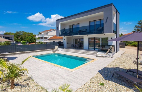 Skrbcici House | Wonderful private villa for 10 people with A/C, private pool, WIFI, TV and terrace