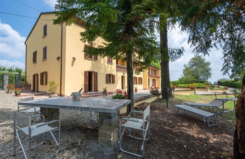 Castel Rocchero House | Wonderful private villa for 6 guests with WIFI, TV and patio