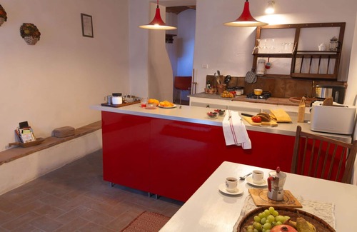 Pergine Valdarno House | Wonderful private villa for 2 guests with hot tub, A/C, WIFI, TV and pets allowed, close to Arezzo