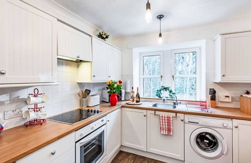 Invermoriston House | Wonderful private villa for 4 guests with WIFI, TV, patio and parking
