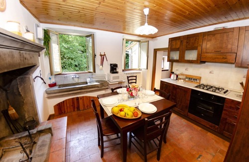 Casoli Villa | Wonderful private villa for 7 guests with private pool, WIFI, TV, terrace, pets allowed and park.