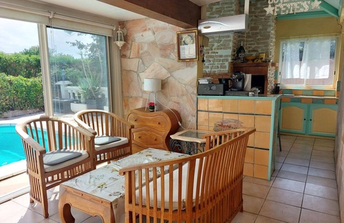 Sollies Pont House | Wonderful private villa with WIFI, A/C, private pool, TV, terrace, pets allowed and parking