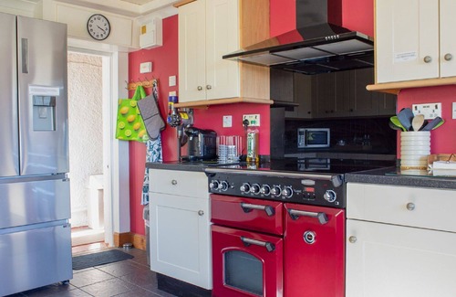 Achachork House | Wonderful private villa for 6 guests with WIFI, TV, patio and parking