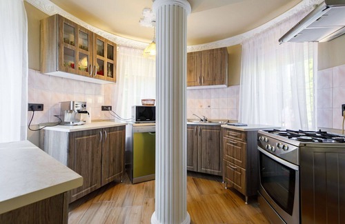 Balatonfoldvar Villa | Wonderful private villa for 11 people with A/C, WIFI, TV and patio