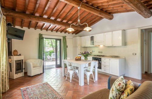 Montevarchi Villa | Wonderful private villa for 12 people with private pool, A/C, hot tub, WIFI, TV and parking