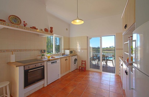 Monte Raposo Villa | Wonderful private villa for 6 guests with WIFI, private pool, TV and patio