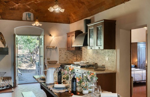 Montevarchi Villa | Wonderful private villa with WIFI, private pool, TV, balcony, pets allowed and panoramic view