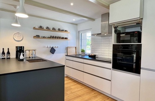 Loffingen House | Wonderful private villa for 8 guests with WIFI, TV, patio and pets allowed