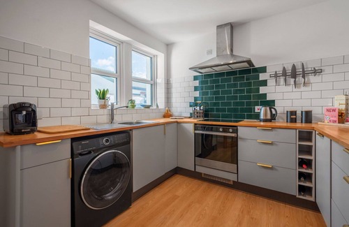 Drumnadrochit Villa | Wonderful private villa for 2 guests with WIFI, TV and patio