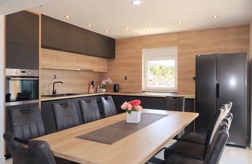 Prizna House | Wonderful private villa for 8 guests with private pool, WIFI, A/C, TV and terrace