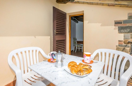 Scandicci Villa | Wonderful private villa for 4 guests with WIFI, TV, patio, pets allowed, panoramic view and park.