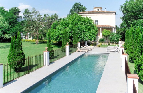 Plage d'Argeles Villa | Wonderful private villa for 16 guests with private pool, WIFI, TV, patio and pets allowed