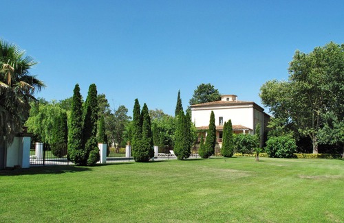 Plage d'Argeles Villa | Wonderful private villa for 16 guests with private pool, WIFI, TV, patio and pets allowed