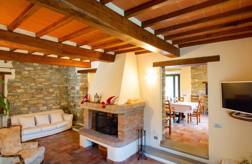 Dicomano Villa | Wonderful private villa with hot tub, A/C, private pool, WIFI, TV, balcony and pets allowed