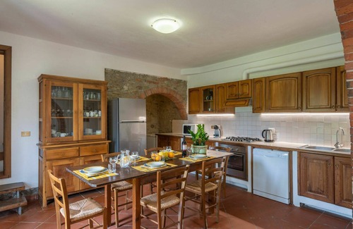Ponte Buriano Villa | Wonderful private villa for 25 people with private pool, WIFI, TV, patio and pets allowed