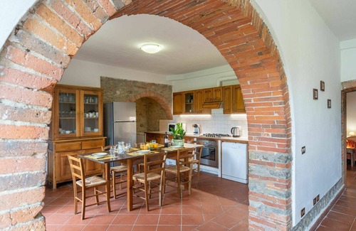 Ponte Buriano Villa | Wonderful private villa for 25 people with private pool, WIFI, TV, patio and pets allowed