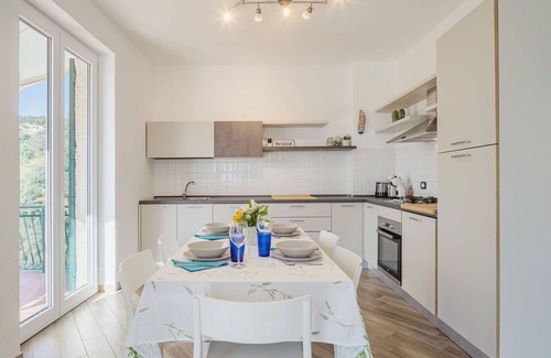 Moneglia House | Wonderful private villa for 6 people with WIFI, A/C, TV, patio, pets allowed and parking