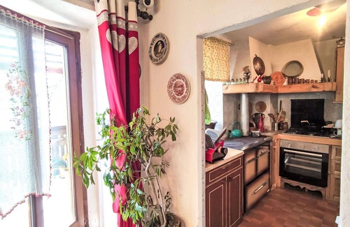 Preore House | Wonderful private villa for 6 guests with TV, patio, pets allowed and panoramic view