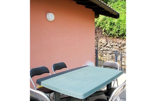 Porlezza House | Wonderful private villa for 4 guests with WIFI, TV, patio and pets allowed