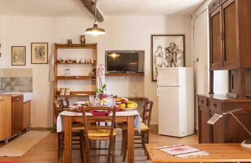 Regoledo Villa | Wonderful private villa for 6 people with private pool, WIFI, TV, patio and pets allowed