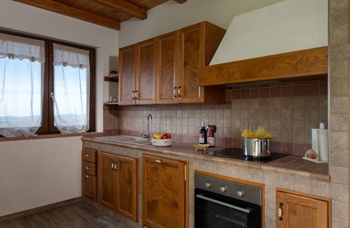 Scansano House | Wonderful private villa for 8 guests with WIFI, patio, pets allowed, panoramic view and parking
