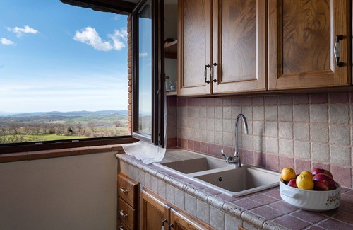 Scansano House | Wonderful private villa for 8 guests with WIFI, patio, pets allowed, panoramic view and parking