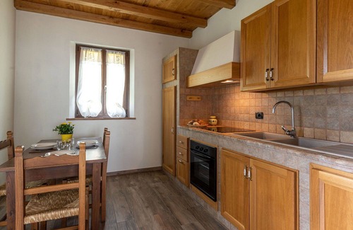 Scansano House | Wonderful private villa for 8 guests with WIFI, patio, pets allowed, panoramic view and parking
