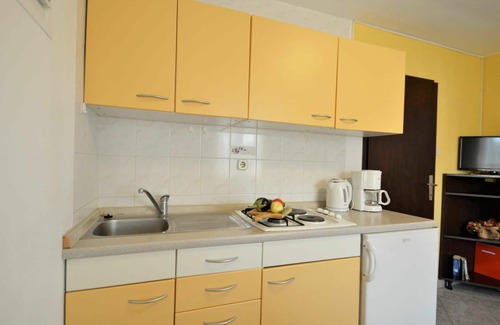 Mali Vareski House | Wonderful private villa for 4 people with WIFI, A/C, TV, terrace and pets allowed