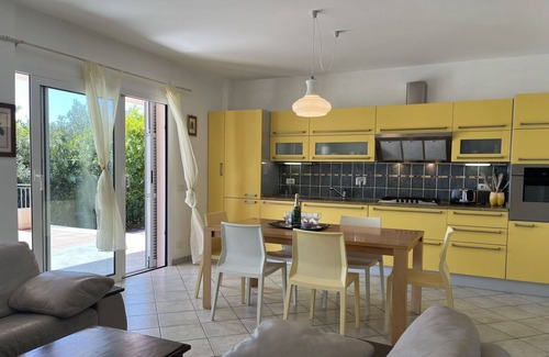 Artallo Villa | Wonderful private villa for 10 guests with WIFI, private pool, hot tub, TV, terrace and parking