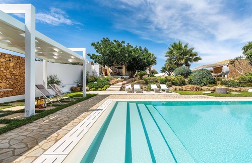 Marausa Villa | Wonderful private villa for 10 guests with WIFI, private pool, A/C, TV, terrace and parking