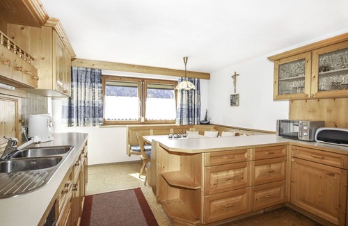 Flirsch House | Wonderful private villa for 10 people with WIFI, TV, patio and pets allowed