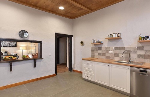 Arucas House | Wonderful private villa for 10 people with private pool, WIFI, TV, patio and parking