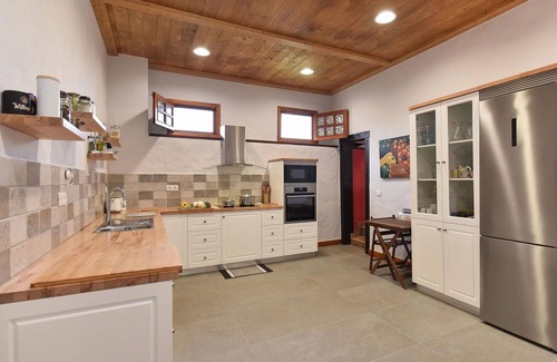 Arucas House | Wonderful private villa for 10 people with private pool, WIFI, TV, patio and parking