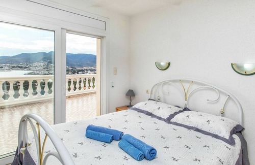 Llanca House | Wonderful private villa for 4 people with TV, terrace, panoramic view and parking
