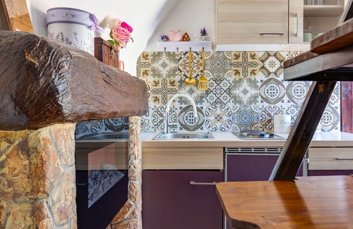 Skradin House | Wonderful private villa for 4 people with WIFI, A/C, TV, terrace, pets allowed and parking