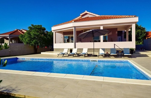 Smilcic House | Wonderful private villa for 8 guests with private pool, WIFI, A/C, TV, terrace and parking