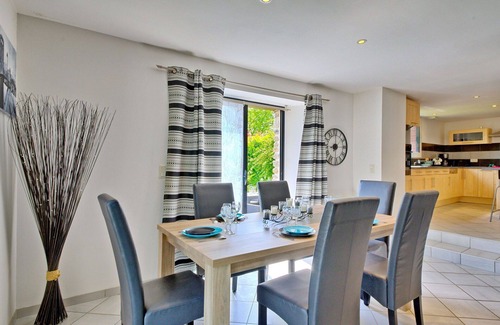 Besne House | Wonderful private villa for 5 people with WIFI, TV, patio and pets allowed