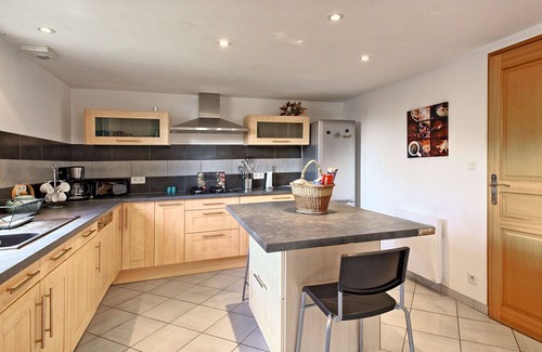Besne House | Wonderful private villa for 5 people with WIFI, TV, patio and pets allowed