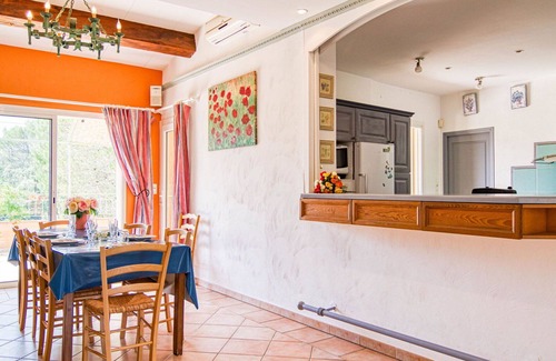 Carces House | Wonderful private villa for 8 guests with WIFI, private pool, TV, patio and pets allowed